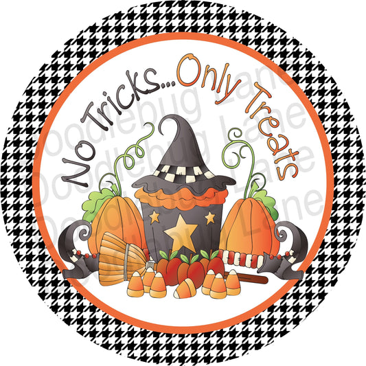 Halloween Wreath Sign-Halloween Candy-No Tricks Only Treats-Metal Wreath Sign-Halloween Sign-Round Sign